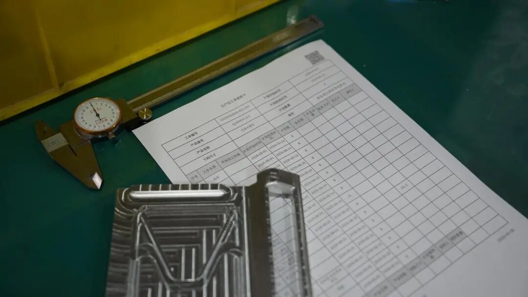 上海赛滨案例:对于无人机制造来说,这种链路尤其重要。当赛滨同时处理多材料、多工艺、多版本、小批量、高变更的生产任务时,制造现场的组织能力,直接决定交付能力。
