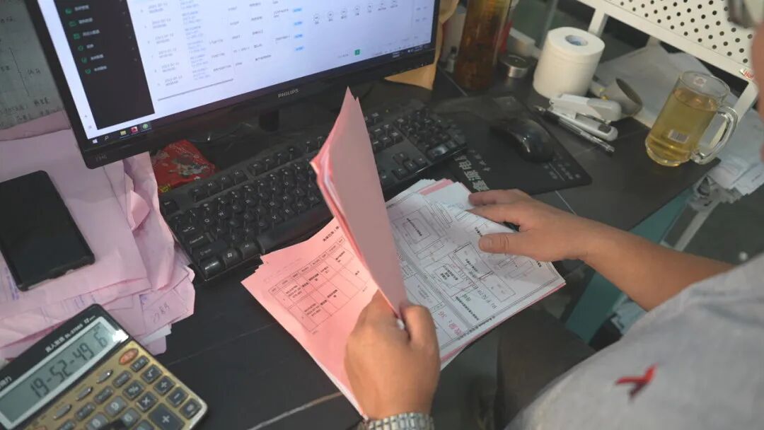 未来已来家具案例:可以想象得到每一次客户来催单或者问进度,生产主管拿着单子在车间里焦头烂额的样子......